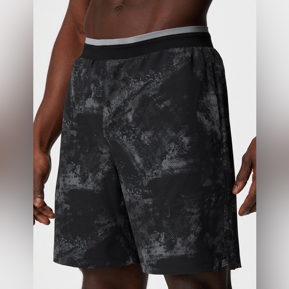 🆕 FABLETICS Men’s Fundamental Short II 7” unlined size Small